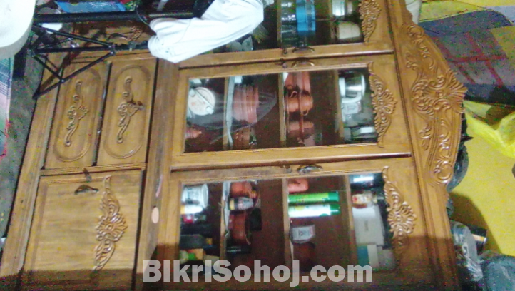 ওয়ারড্রপ এন্ড কেবিনেট
